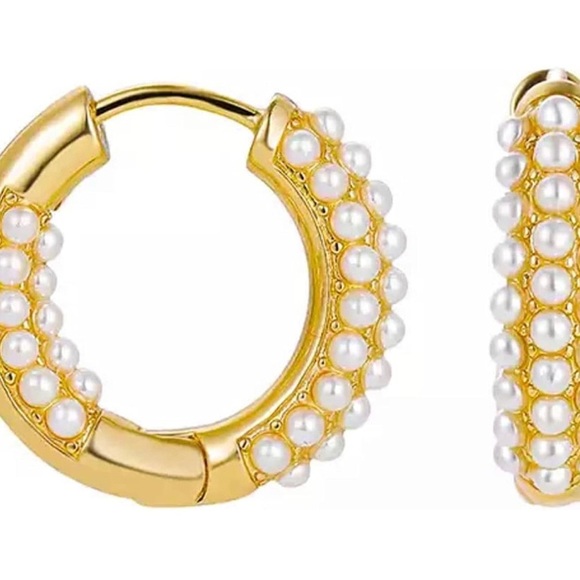 18K Gold Plated Clustered Pearl Small Huggie Hoop Earrings by Grathia Cero - Picture 4 of 6